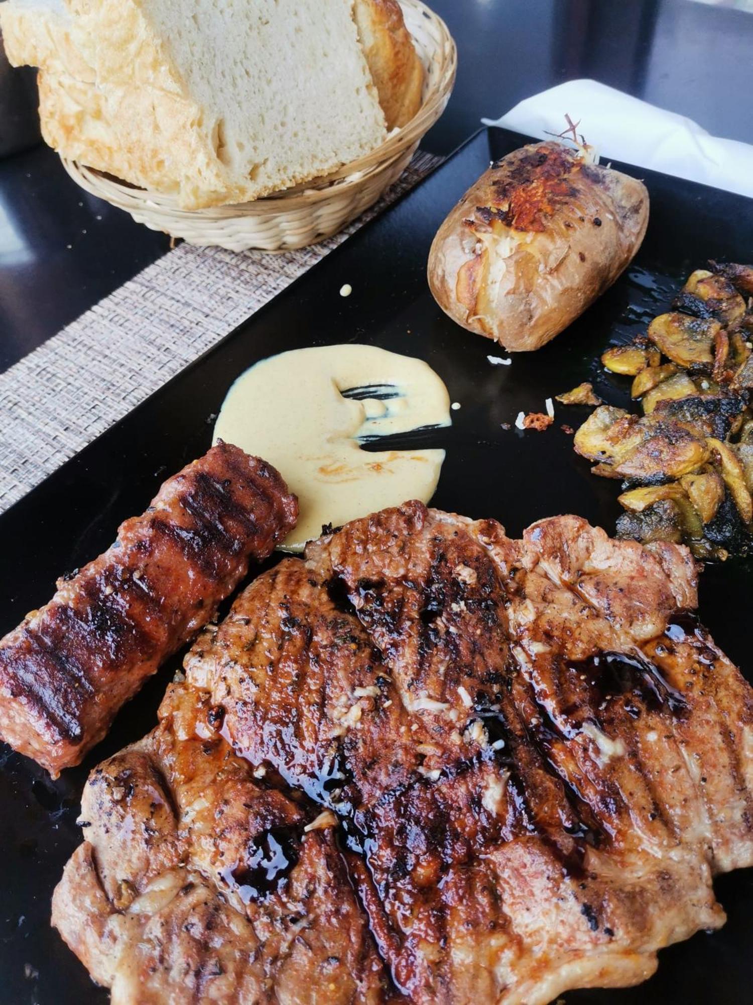 Pensiunea La Taverna Trăisteni Eksteriør billede