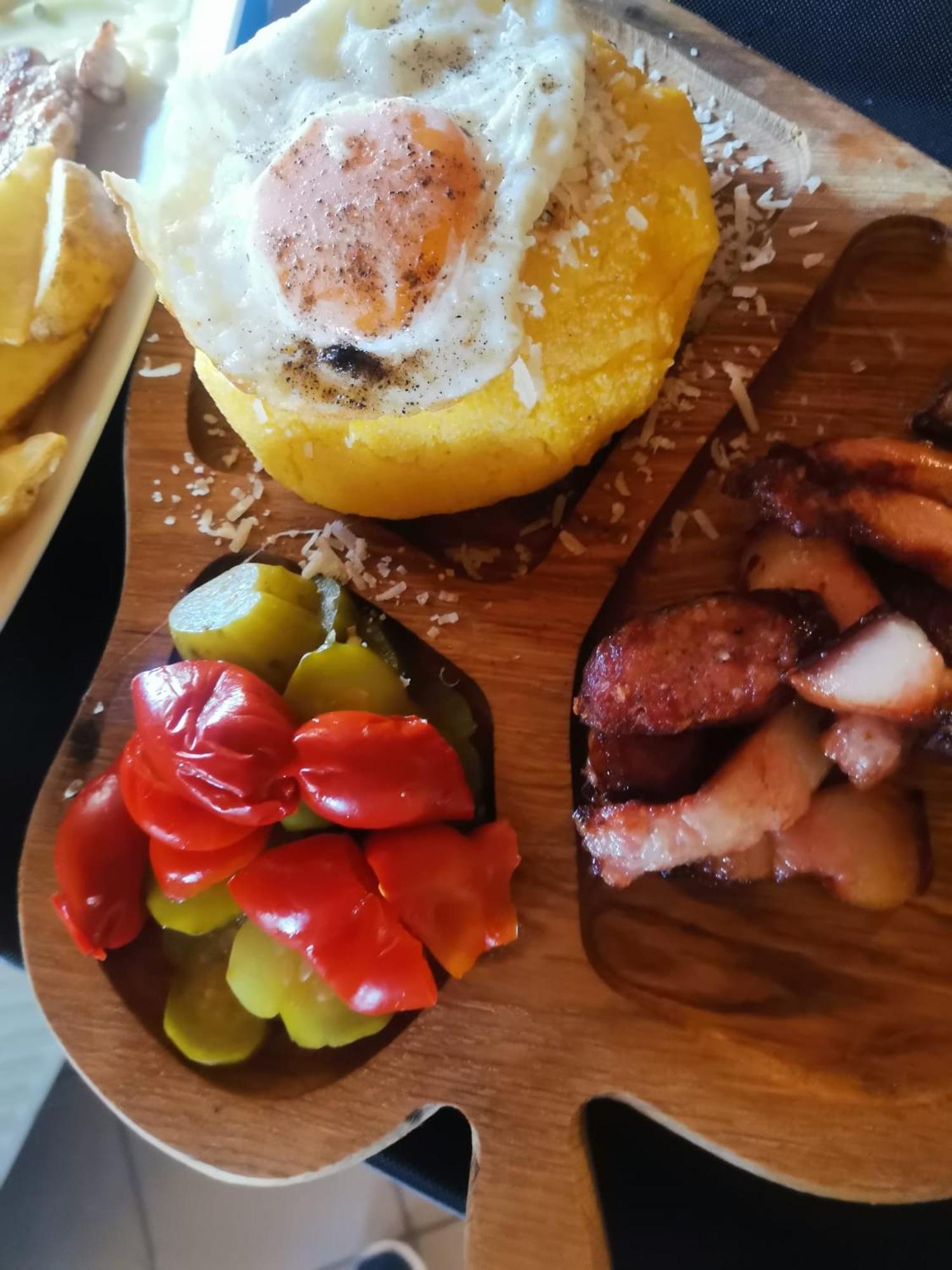 Pensiunea La Taverna Trăisteni Eksteriør billede