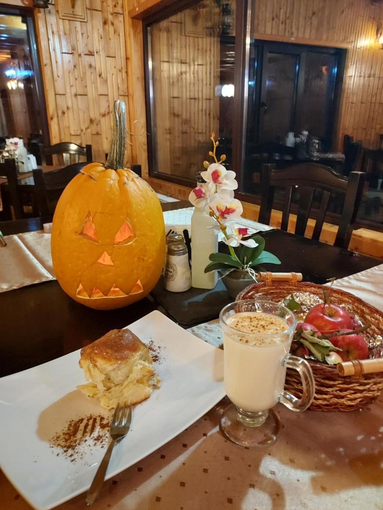 Pensiunea La Taverna Trăisteni Eksteriør billede